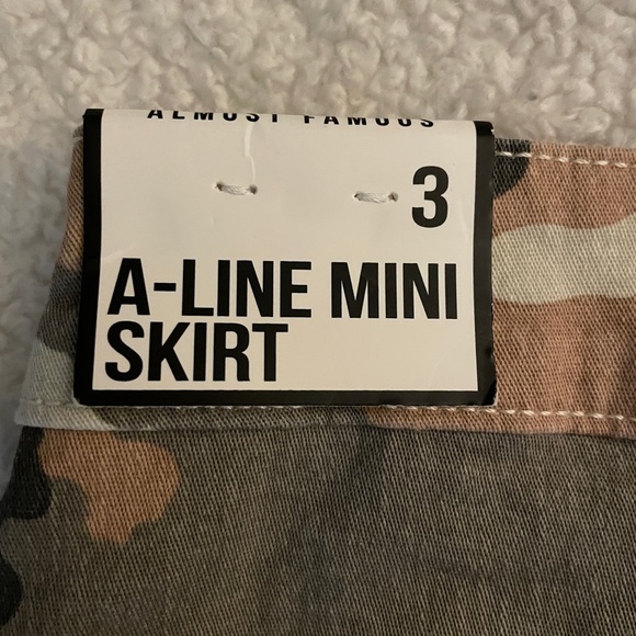Almost Famous Womenβs A-Line Mini Skirt Size 3 NWT - Picture 7 of 10